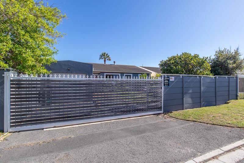 To Let 3 Bedroom Property for Rent in Lakeside Western Cape
